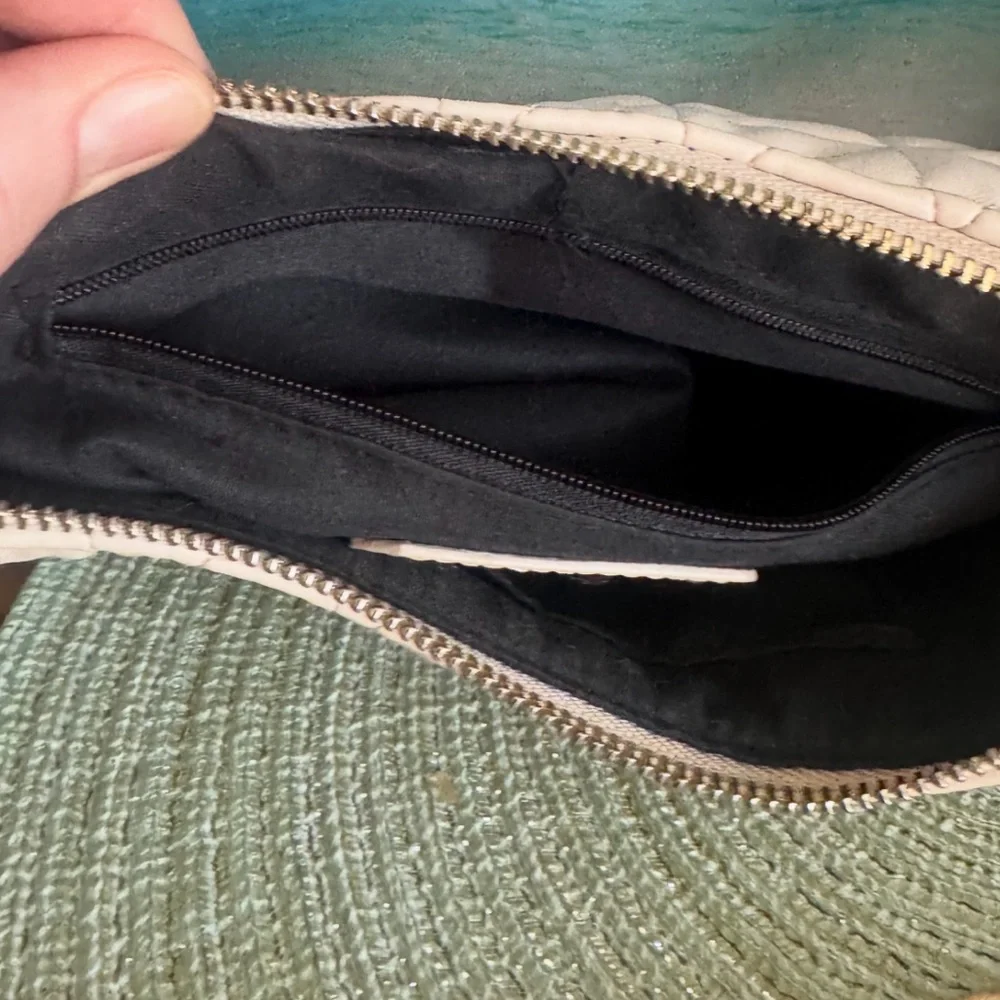 Forever 21 Quilted Cream Color Shoulder Bag - Picture 6 of 14